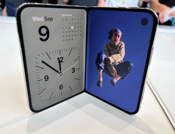 Apple ra mắt iPhone gập đầu tiên, mở bán từ ngày 23-10